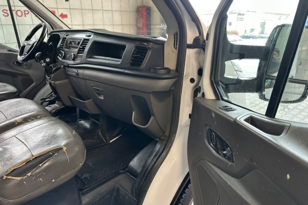 Ogłoszenie - Sprzedam samochód Ford Transit z wywrotką 2.0 diesel z 2019 roku. Zdjęcie 4