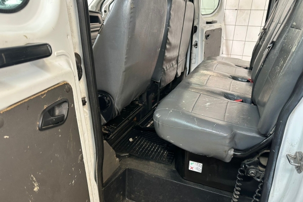 Ogłoszenie - Sprzedam samochód Ford Transit z wywrotką 2.0 diesel z 2019 roku. Zdjęcie 7