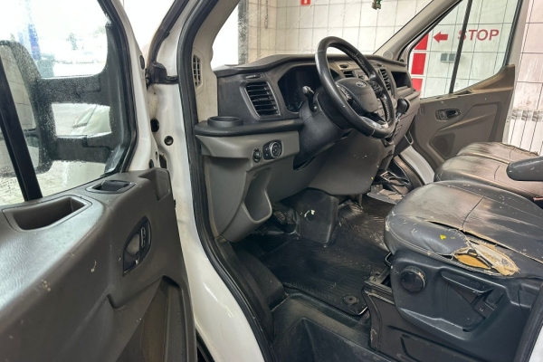 Ogłoszenie - Sprzedam samochód Ford Transit z wywrotką 2.0 diesel z 2019 roku. Zdjęcie 5