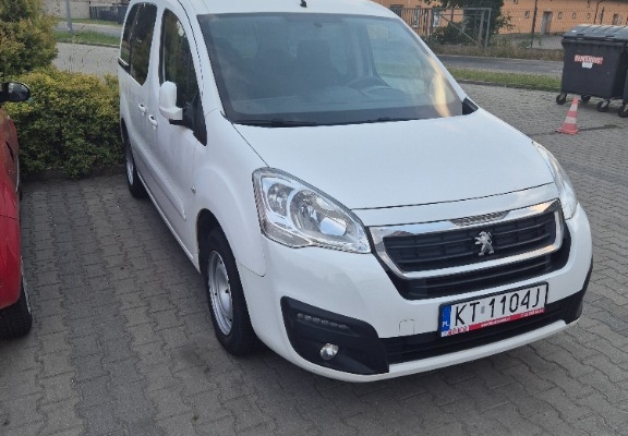 Ogłoszenie - Sprzedam samochód Peugeot Partner 1.6 HDi z 2018 roku. Zdjęcie 2