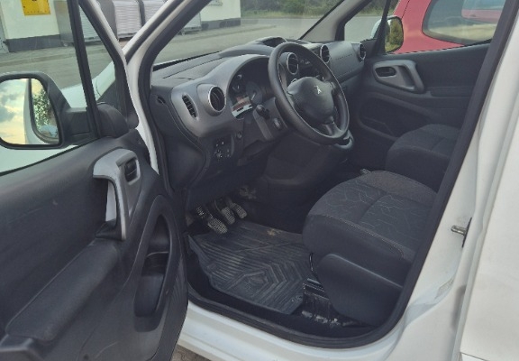 Ogłoszenie - Sprzedam samochód Peugeot Partner 1.6 HDi z 2018 roku. Zdjęcie 5