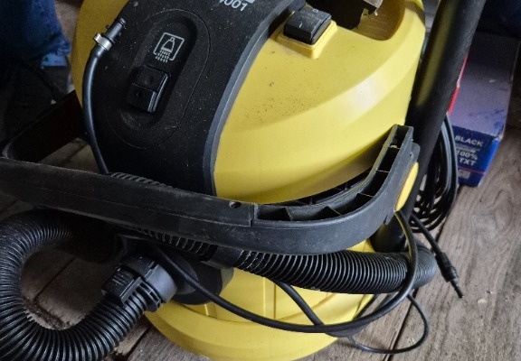 Ogłoszenie - Syndyk sprzeda odkurzacz Karcher SE4001. Zdjęcie 1