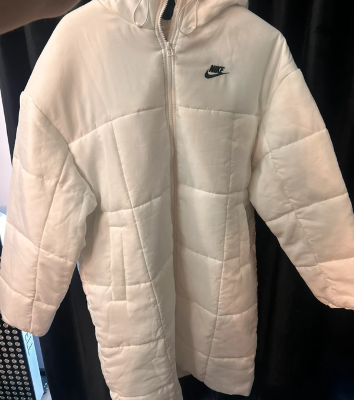 Ogłoszenie - Biały puchowy płaszcz Nike rozmiar M. Zdjęcie 2