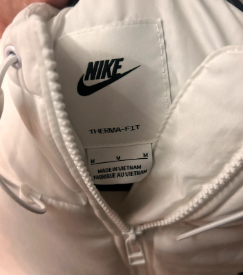 Ogłoszenie - Biały puchowy płaszcz Nike rozmiar M. Zdjęcie 3
