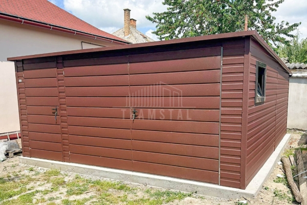 Ogłoszenie - Garaż blaszany 5x5 m - brama dwuskrzydłowa - drzwi - okno - ciemny brąz - dach spad w tył TS1305. Zdjęcie 2