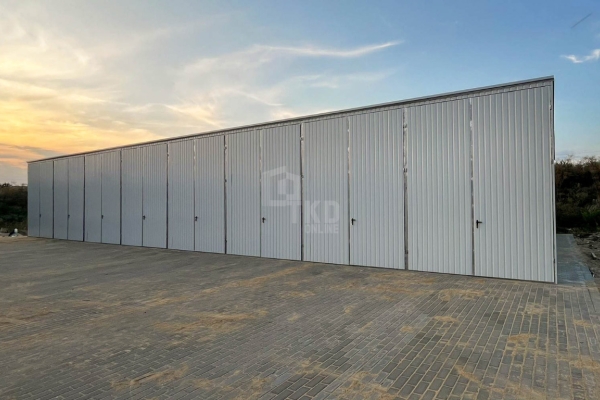 Ogłoszenie - Hala blaszana 24x8m - 8x brama dwuskrzydłowa - biały - dach spad w tył  TKD410. Zdjęcie 3
