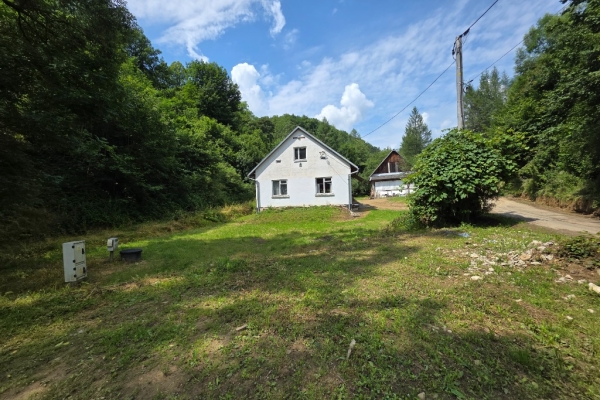 Ogłoszenie - Działka BUDOWLANA i dom. 31 ary Bieszczady, Bóbrka, k. SOLINA. Zdjęcie 1