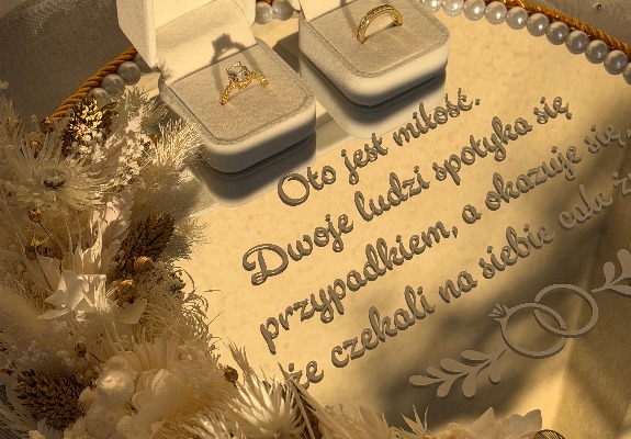 Ogłoszenie - Podstawka pod obrączki ślubne, prezent ślubny, presonalizowane akcesoria ślubne, tacka na obrączki ślubne. Zdjęcie 5