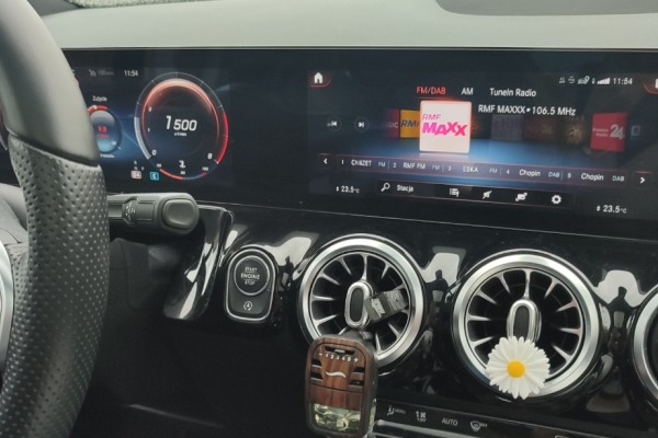 Ogłoszenie - Sprzedam Mercedes GLA200 AMG max wyposażenia panoramiczny dach. Zdjęcie 8