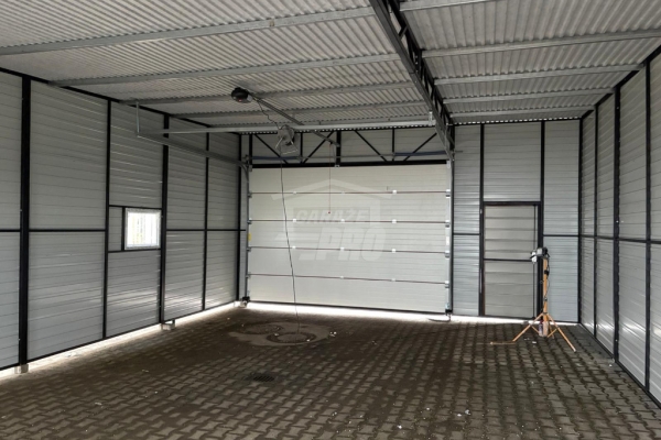 Ogłoszenie - Hala garaż blaszany 6x8m - brama segmentowa- 4x okno - 2x drzwi - antracyt - dach spad w tył - rynna GP716. Zdjęcie 6