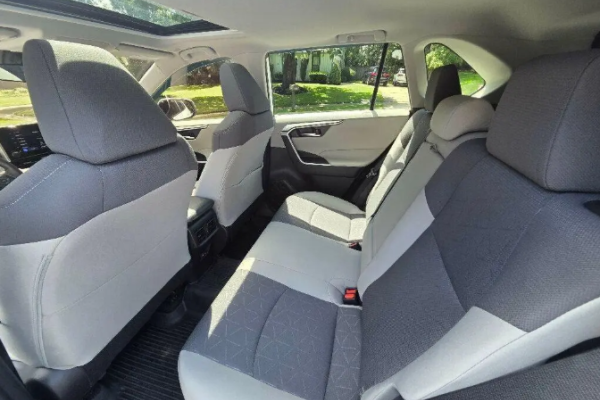 Ogłoszenie - Toyota RAV4 XLE 2025 Low Kilometer. Zdjęcie 2