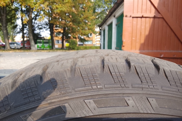 Ogłoszenie - Sprzedam opony zimowe+felgi aluminiowe. Zdjęcie 3