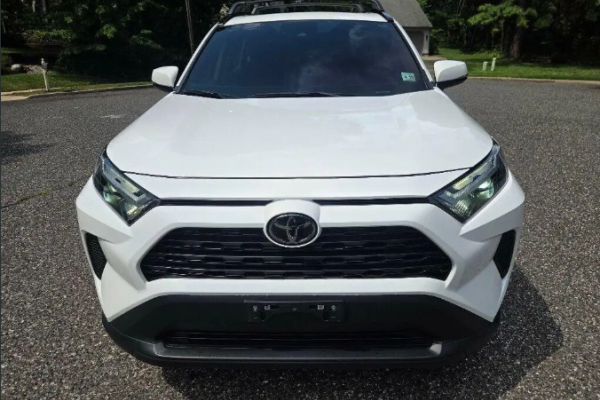 Ogłoszenie - Toyota RAV4 XLE 2025 Low Kilometer. Zdjęcie 1