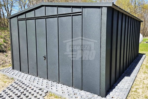 Ogłoszenie - Garaż blaszany 4x6 m - brama uchylna - antracyt - blacha na rąbek - dach dwuspadowy GP741. Zdjęcie 2