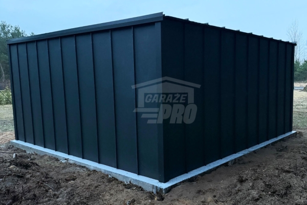 Ogłoszenie - Garaż blaszany 5x5 m - brama uchylna - drzwi - okno - antracyt - blacha na rąbek - dach spad w tył GP742. Zdjęcie 5