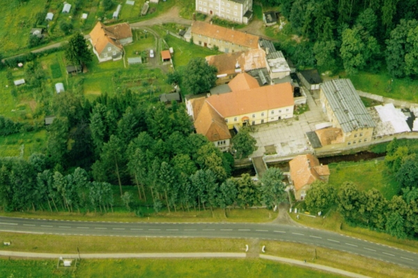 Ogłoszenie - Na sprzedaż wyjątkowa nieruchomość inwestycyjna w Mieroszowie, województwo dolnośląskie. Kompleks składa się z kilku bud. Zdjęcie 1