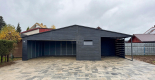 Ogłoszenie - Garaż blaszany PREMIUM 8x6m + wiata 3x6 Brama segmentowa drzwi okno  antracyt Drewnopodobny  rynny TS978 - Białogard - 35 450,00 zł