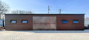 Ogłoszenie - Garaz blaszany 13,5x4,5m - Brama dwuskrzydłowa - 4x okno - ciemny orzech - drewnopodobny - dach spad w tył TS1016 - Żnin - 25 250,00 zł