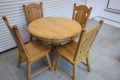 Ogłoszenie - stół rozkładany i 4 krzesła - cały komplet z drewna dębowego - jak nowy. Miniaturka 1