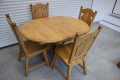 Ogłoszenie - stół rozkładany i 4 krzesła - cały komplet z drewna dębowego - jak nowy. Miniaturka 4
