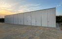 Ogłoszenie - Hala blaszana 24x8m - 8x brama dwuskrzydłowa - biały - dach spad w tył  TKD410. Miniaturka 3