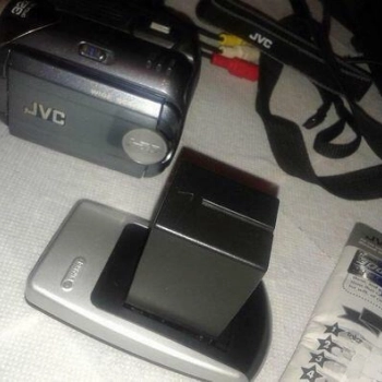 Ogłoszenie - kamera cyfrowa JVC Everio zoom 32 dysk HDD 30gb SD USB - 550,00 zł