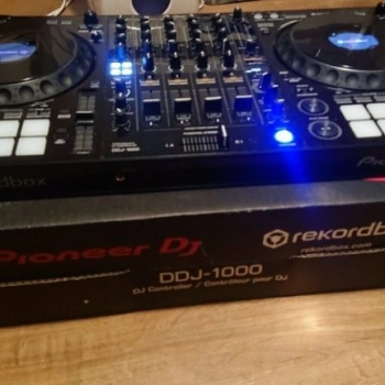 Ogłoszenie - Na sprzedaż nowy 4-kanałowy kontroler Pioneer DJ DDJ-1000 dla rekordbo - 3 180,00 zł
