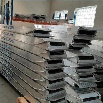 Ogłoszenie - Zestaw najazdów alumioniowych, najazdy aluminiowe 3m 10 ton. - 4 800,00 zł