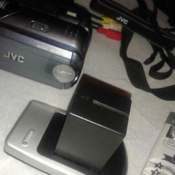 Ogłoszenie - kamera cyfrowa JVC Everio zoom 32 dysk HDD 30gb SD USB - 550,00 zł