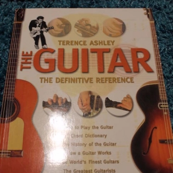 Ogłoszenie - Terence Ashley - The Guitar The Definitive Reference -Fender - 35,00 zł