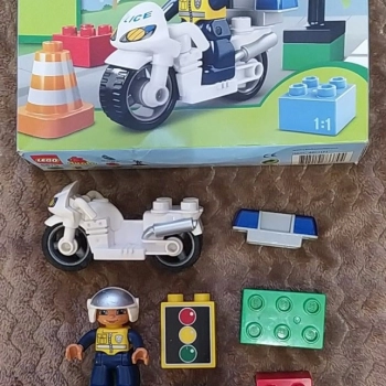 Ogłoszenie - Motocykl policyjny Lego Duplo 5679 - 20,00 zł