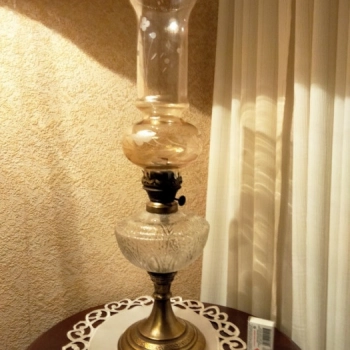 Ogłoszenie - Duża stara lampa naftowa 100% sprawna. Mosiądz szkło - 210,00 zł
