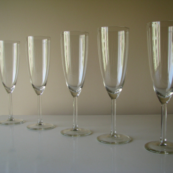 Ogłoszenie - Krystaliczne lampki - kieliszki na wino, szampanówki 5 szt - 39,00 zł