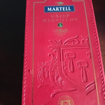 Ogłoszenie - Czerwone skórzane etui od koniaku Martell 750 ml. Wersja eksportowa do USA. - 36,00 zł