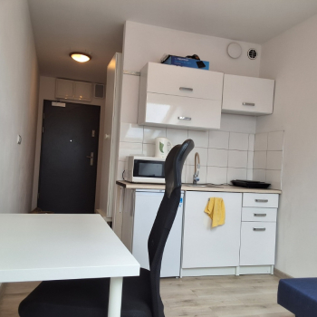 Ogłoszenie - 1pok, 18met, Okolice Koszarowej WINDA/2022 (Wrocław) - 1 700,00 zł