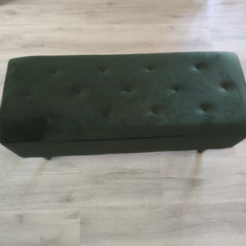 Ogłoszenie - Kufer tapicerowany w kolorze butelkowej zieleni – praktyczny i elegancki