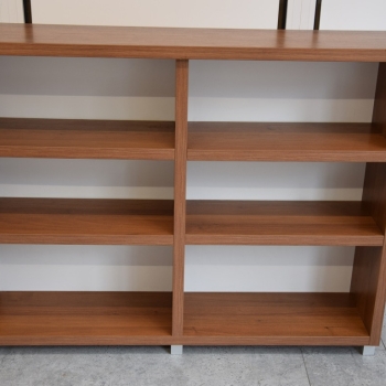 Ogłoszenie - regał z półkami w dobrym stanie