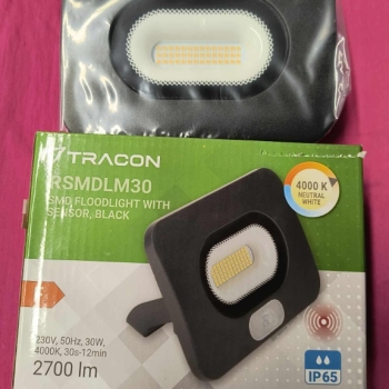 Ogłoszenie - Reflektor Tracon SMD LED, czarny, z czujnikiem ruchu