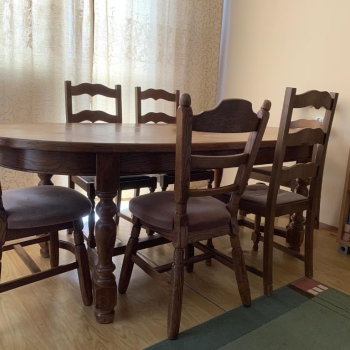 Ogłoszenie - Stół owalny, dębowy i sześć krzeseł - cena do negocjacji