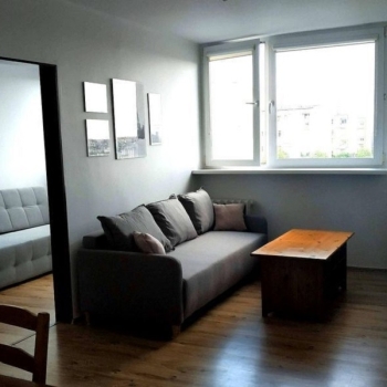 Ogłoszenie - 2pok, 37met, ul. Legnicka PIWNICA/WINDA (Wrocław)