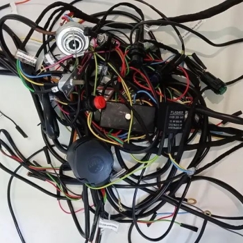 Ogłoszenie - Instalacja elektryczna T-25 Vladimirec (ze stacyjką od C 360) kpl