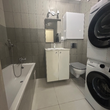 Ogłoszenie - 34.08m w nowym bloku. Niski czynsz, w pełni wyposażone, duży parking, teren ogrodzony z monitoringiem.