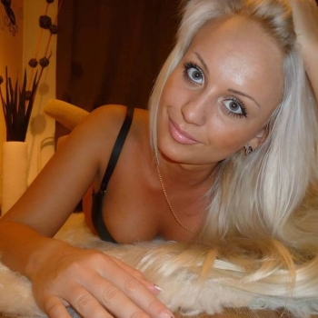 Ogłoszenie - Niegrzeczna Blondyneczka Szuka Faceta