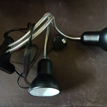 Ogłoszenie - Podwójna lampka na klipsie