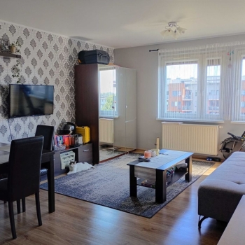 Ogłoszenie - 2pok, 40met, Okolice Laurowej BALKON/KOMÓRKA/GARAŻ (Wrocław)