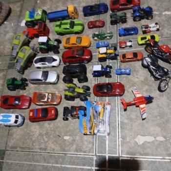 Ogłoszenie - Cała kolekcja pojazdów różnych,ponad 140 sztuk.