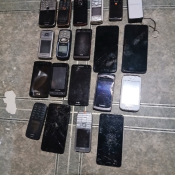 Ogłoszenie - Telefony,19 sztuk różne marki.