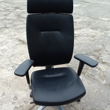 Ogłoszenie - Fotel Gabinetowy czarny, stan bardzo dobry, FAKTURA VAT !! Bez uszkodzeń ! - Wrocław - 350,00 zł