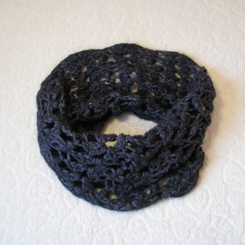 Ogłoszenie - Ażurkowy szal – komin w kolorze ciepłego grafitu