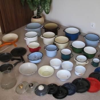 Ogłoszenie - Emaliowane garnki, pokrywki, patelnie, miski, durszlak, koszyk na frytki - retro PRL